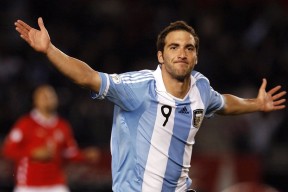 开云娱乐-哥伦比亚骑手胡利安娜·古铁雷斯在2024年巴黎奥运会盛装舞步比赛中以“Flanissimo”马匹获得第25名，展现出色表现。