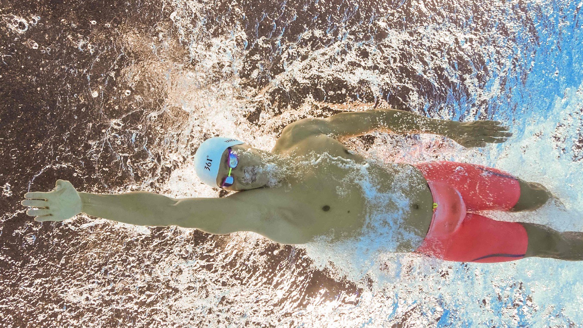 中场球员传球选择是否受个人心理影响过大,足球中场传球