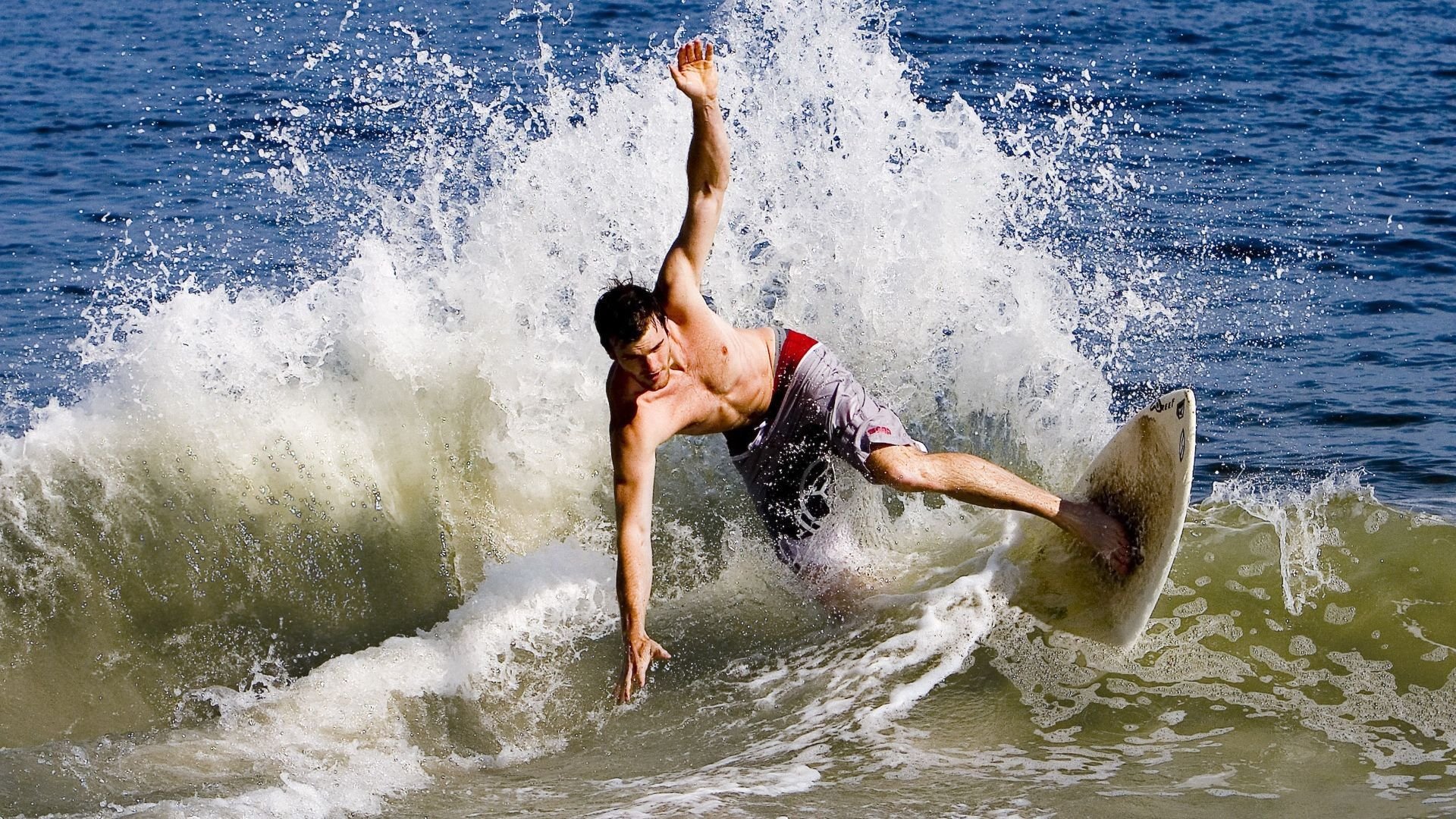 《爆款赛事盘点：年度最火爆的比赛瞬间》，最近很火的大赛