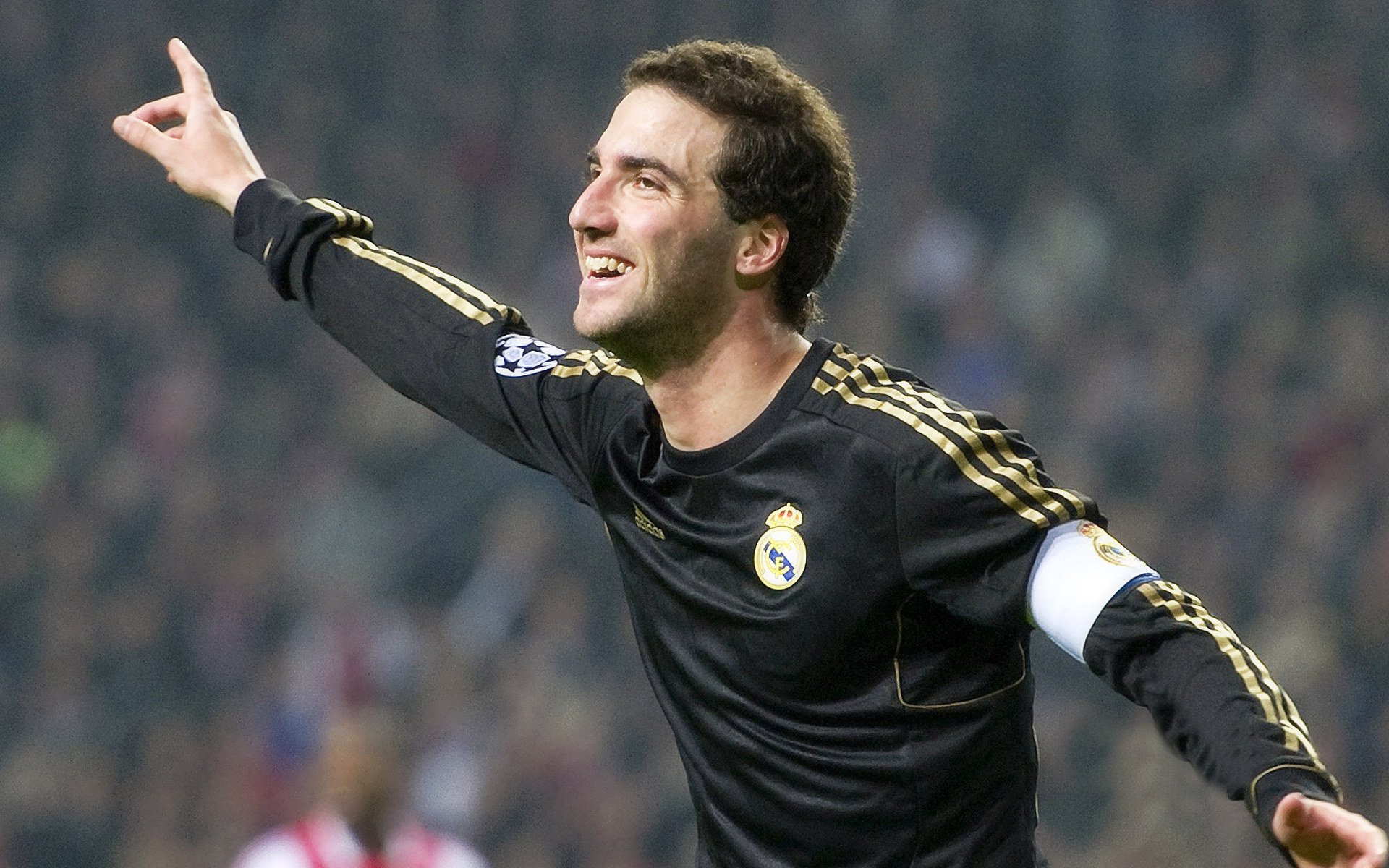 史上最“疯狂”的抢断表现：斯托亚科维奇在关键会中扮演“防守大闸”！