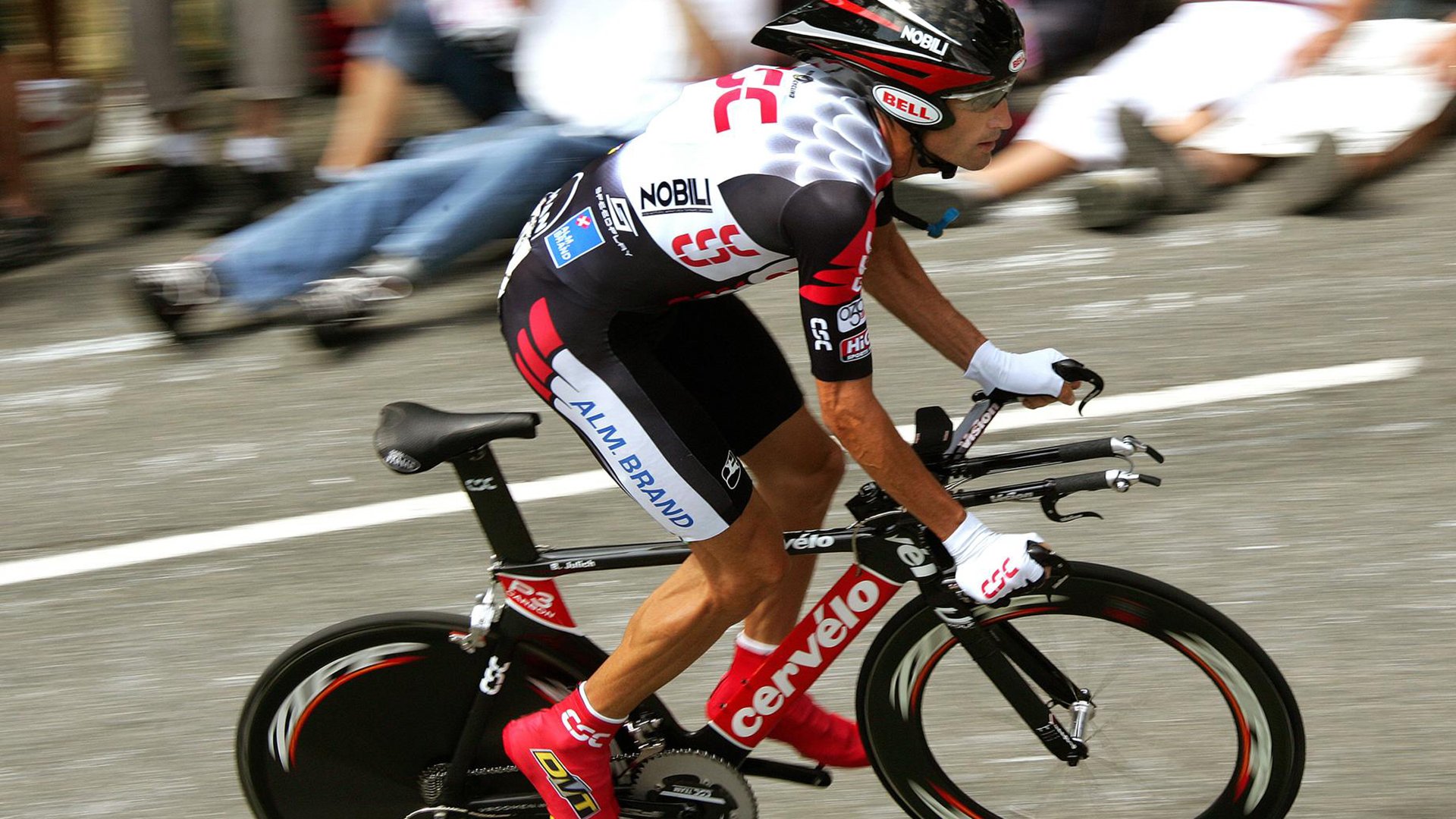 德国自行车选手在场地赛中夺金，德国自行车比赛